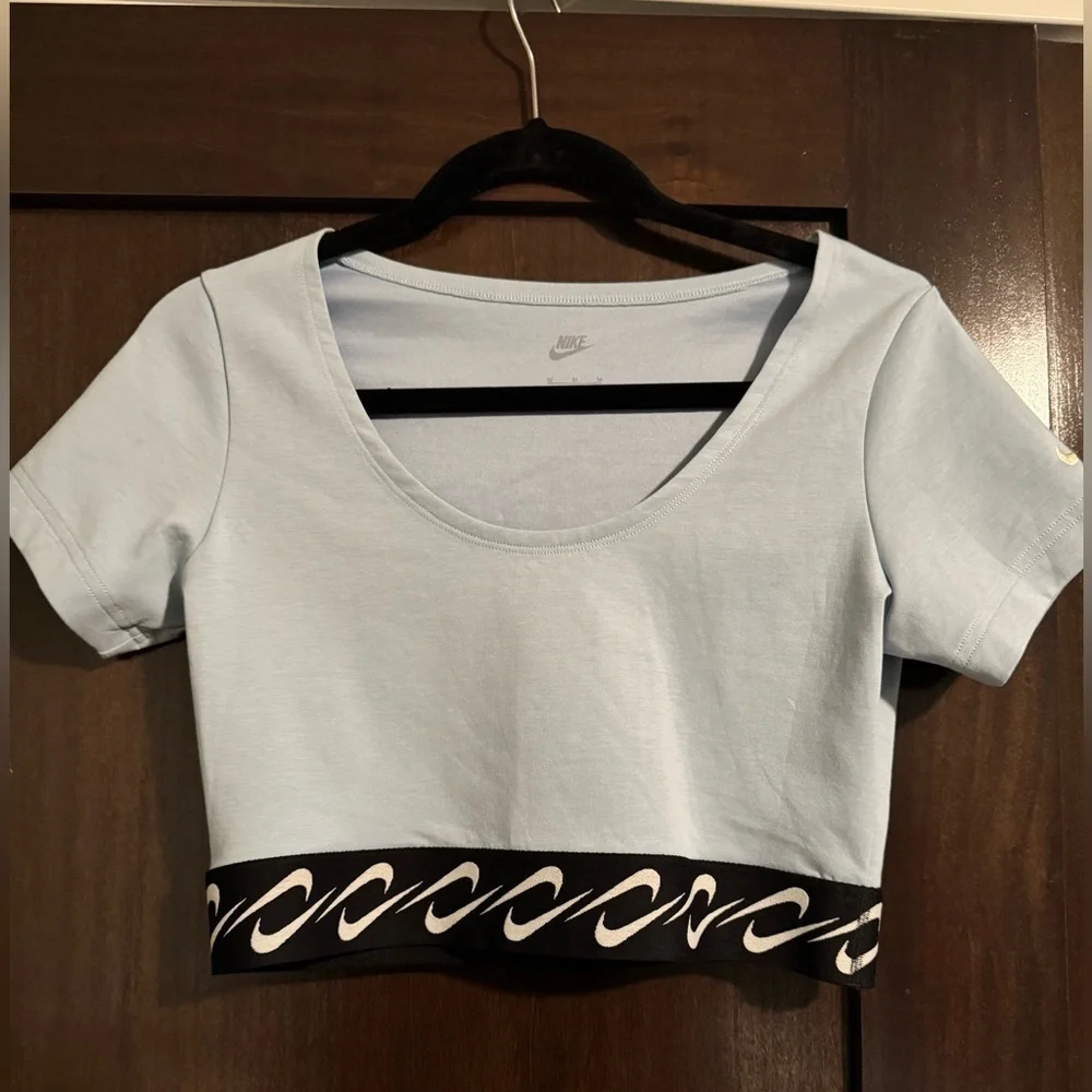 Nike Essential Crop Short Sleeve